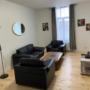 Modern Third Floor Apartment
